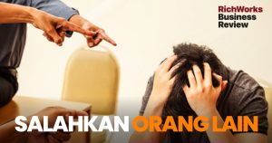 Salahkan Orang Lain