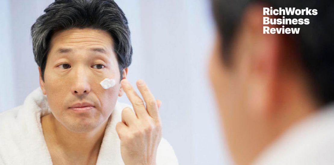 ukan Wanita Sahaja Nak Cantik, Lelaki Juga. 3 Tip Berbelanja Produk Kecantikan